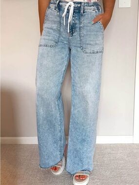 Women’s Light Wash Bootcut Jeans with Drawstring Waist